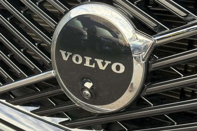 Volvo XC60 B5 AWD Ultra Dark