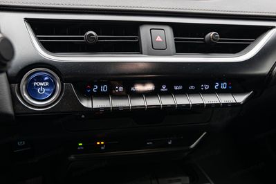 Lexus UX 250h F Impression