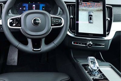 Volvo XC90 B5 AWD Ultra Black Edition