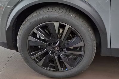 Peugeot 2008 GT Exclusive e-DCS6 1.2 PureTech mHEV