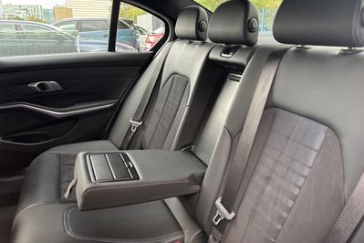 BMW Seria 3 330e xDrive M Sport