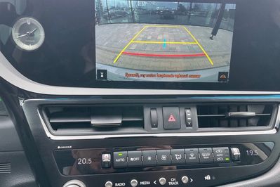 Lexus ES 300h Business Edition