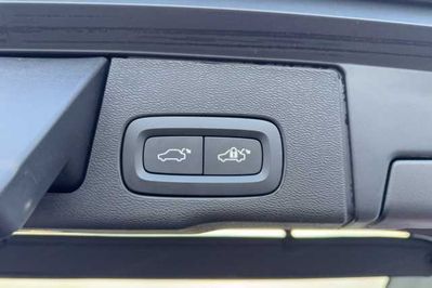 Volvo XC60 B5 B AWD Plus Dark aut