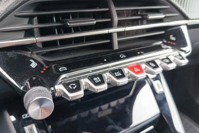 Peugeot 2008 1.2 Puretech Allure S&S EAT8