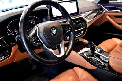 BMW Seria 5 530d xDrive Luxury Line