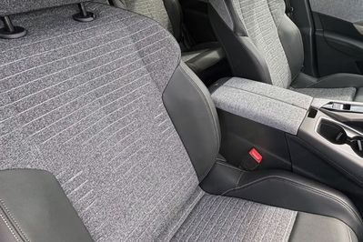 Peugeot 5008 Business 1.2 PureTech  e-DCS6  mHEV