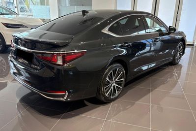 Lexus ES 300h Business Edition 2.5 E-CVT
