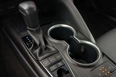 Toyota Camry 2.5 Hybrid Executive CVT