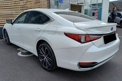 Lexus ES 300h Business Edition 2.5 E-CVT