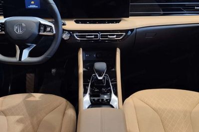 MG HS 1.5T HEV+ Excite aut