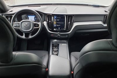 Volvo XC60 T8 AWD Plug-In Hybrid Momentum Pro aut