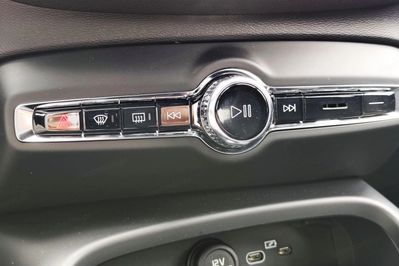 Volvo XC40 B4 B Plus Dark