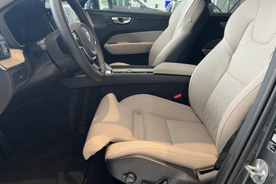 Volvo XC60 B5 B AWD Plus Dark