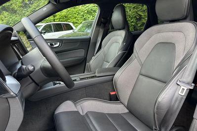 Volvo XC60 B5 B AWD Plus Black Edition