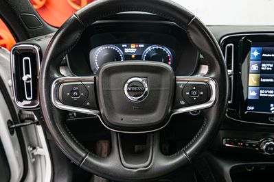 Volvo XC40 T3 Momentum Pro