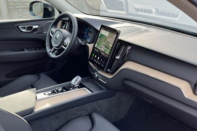 Volvo XC60 B5 B AWD Plus Dark