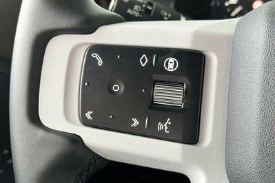 Land Rover Defender 110 D300 X-Dynamic SE