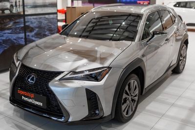 Lexus UX 300h F Sport Design