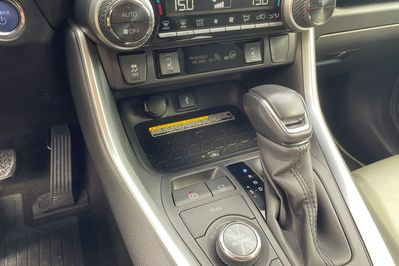 Toyota RAV4 2.5 Hybrid Black Edition by JBL 4x4