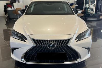 Lexus ES 300h Omotenashi