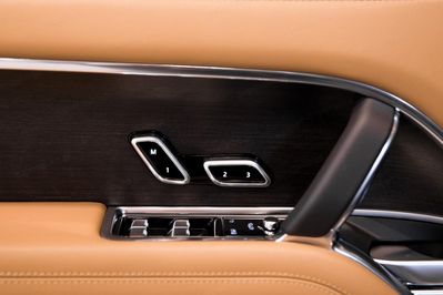 Land Rover Range Rover V8 P530 LWB Autobiography