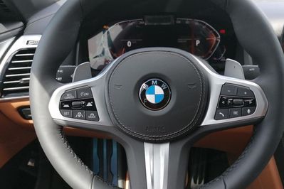 BMW Seria 8 840i xDrive Karbiolet