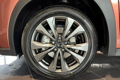 Lexus UX 300h F Sport Design 2.0 Hybrid Dynamic Force