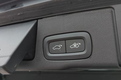 Volvo XC60 B5 B AWD Plus Dark aut