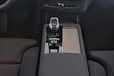 Volvo XC90 T8 AWD Plug-In Hybrid Plus Dark