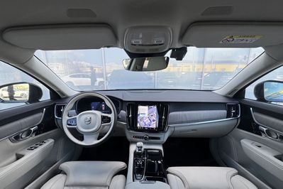 Volvo V90 T8 AWD Plug-In Hybrid Plus Dark aut