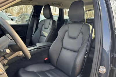 Volvo XC60 B4 D AWD Plus Dark aut