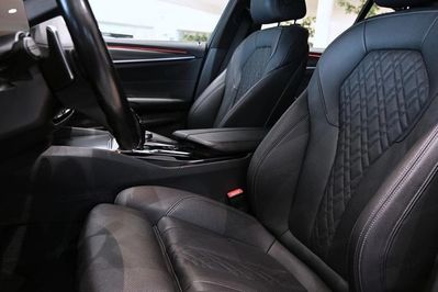 BMW Seria 5 520i mHEV aut