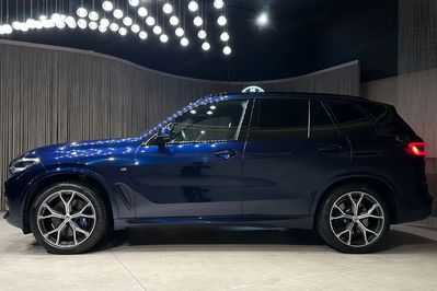 BMW X5 M50i