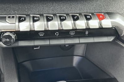 Peugeot 3008 Allure Pack 1.6 Hybrid e-EAT8 4x4