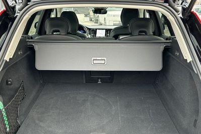 Volvo XC60 B5 B AWD Plus Dark aut