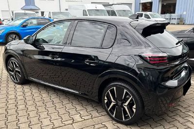 Peugeot 208 GT 1.2 mHEV