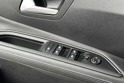 Peugeot 3008 Allure Pack 1.6 Hybrid e-EAT8 4x4