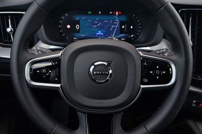 Volvo XC60 B5 B AWD Plus Dark aut