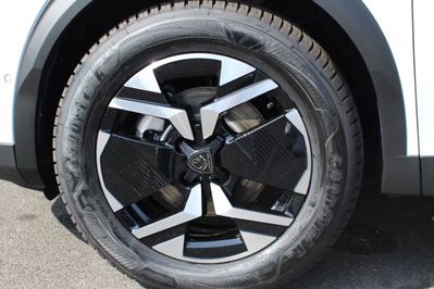 Peugeot 2008 Allure e-DCS 1.2 mHEV