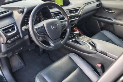 Lexus UX 250h Business Edition 2WD