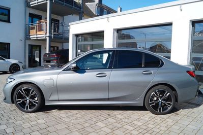BMW Seria 3 330e M Sport