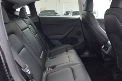 Tesla Model Y Y 62.5 Standard RWD