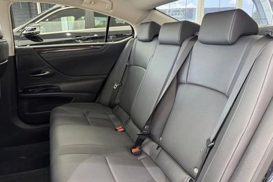 Lexus ES 300h Business Edition