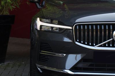 Volvo XC60 T8 Plug-In Hybrid AWD Ultra Bright