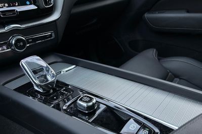 Volvo XC60 T8 Plug-In Hybrid AWD Ultra Black Edition