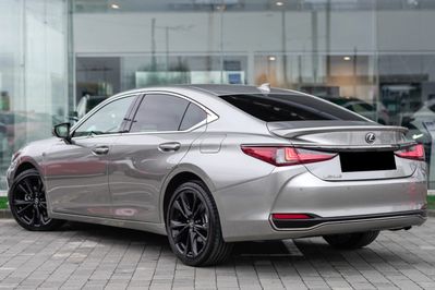 Lexus ES 300h F Sport Design 2.5 Hybrid