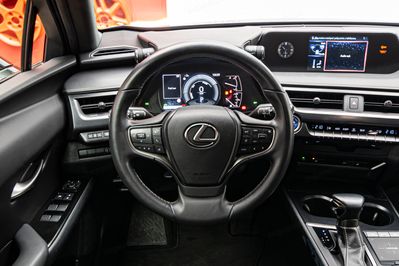 Lexus UX 250h F Impression