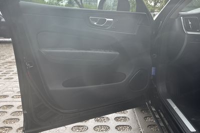 Volvo XC60 B5 B AWD Plus Dark