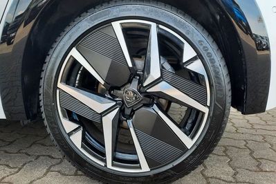 Peugeot 208 GT eDCS 1.2 mHEV