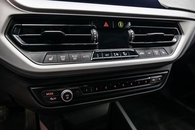 BMW Seria 1 118i Advantage aut